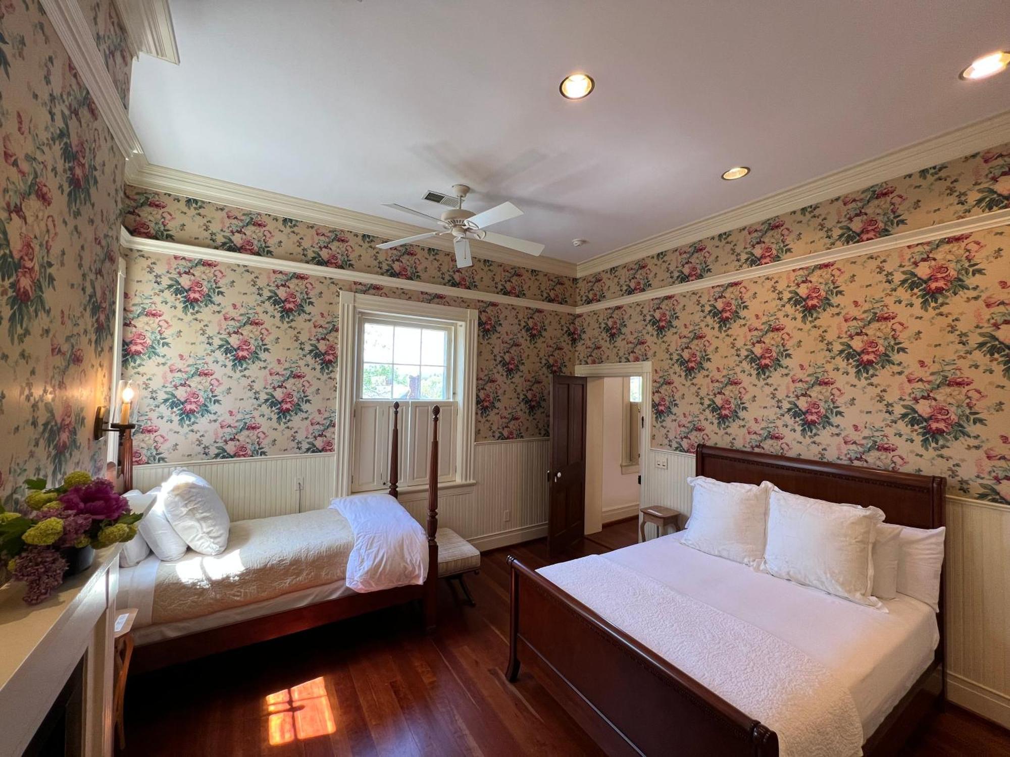 ホテル Stonegate レキシントン 部屋 写真
